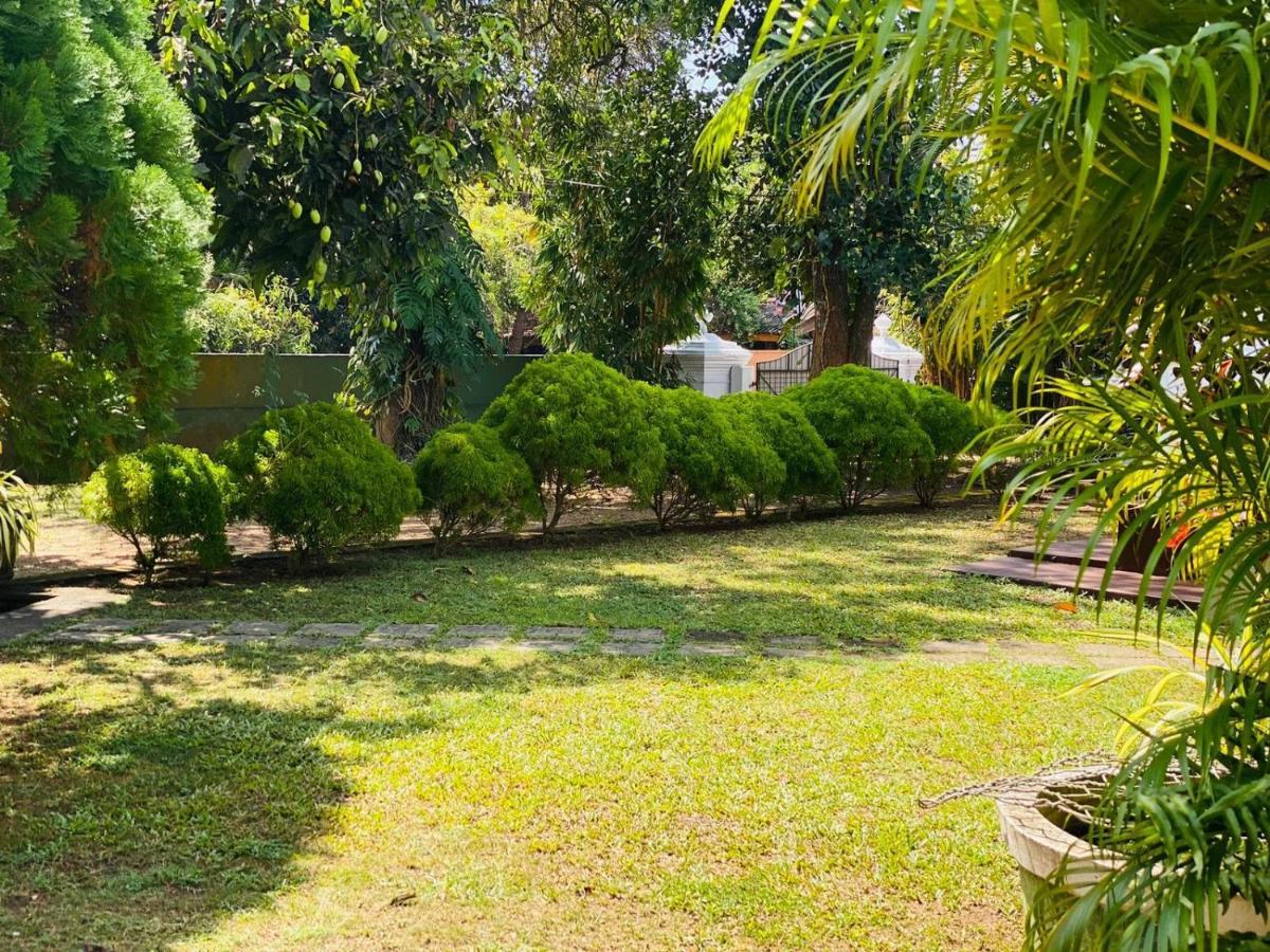 Colonial Bungalow Тангале Екстериор снимка