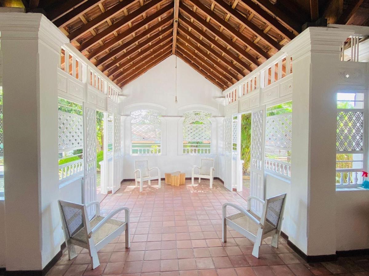 Colonial Bungalow Тангале Екстериор снимка