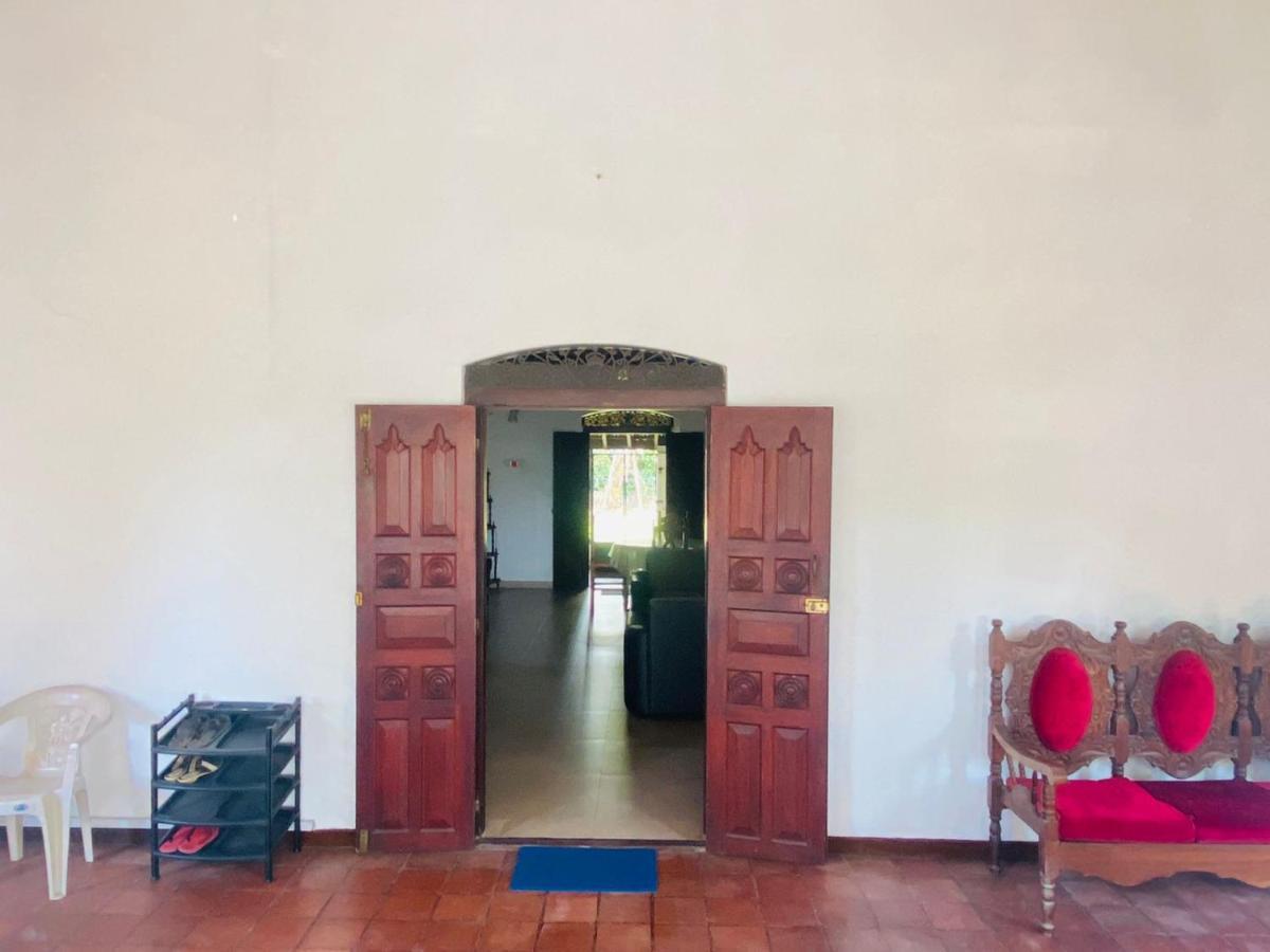 Colonial Bungalow Тангале Екстериор снимка