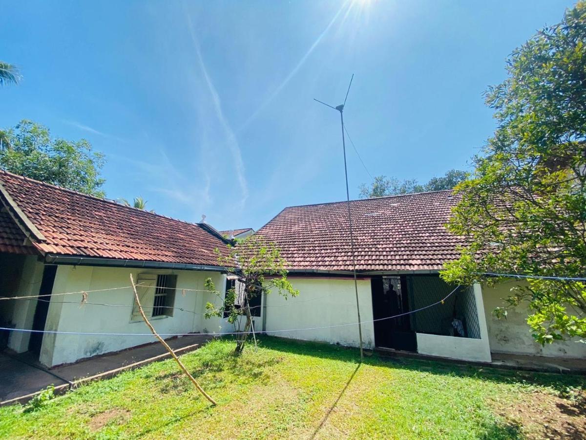 Colonial Bungalow Тангале Екстериор снимка