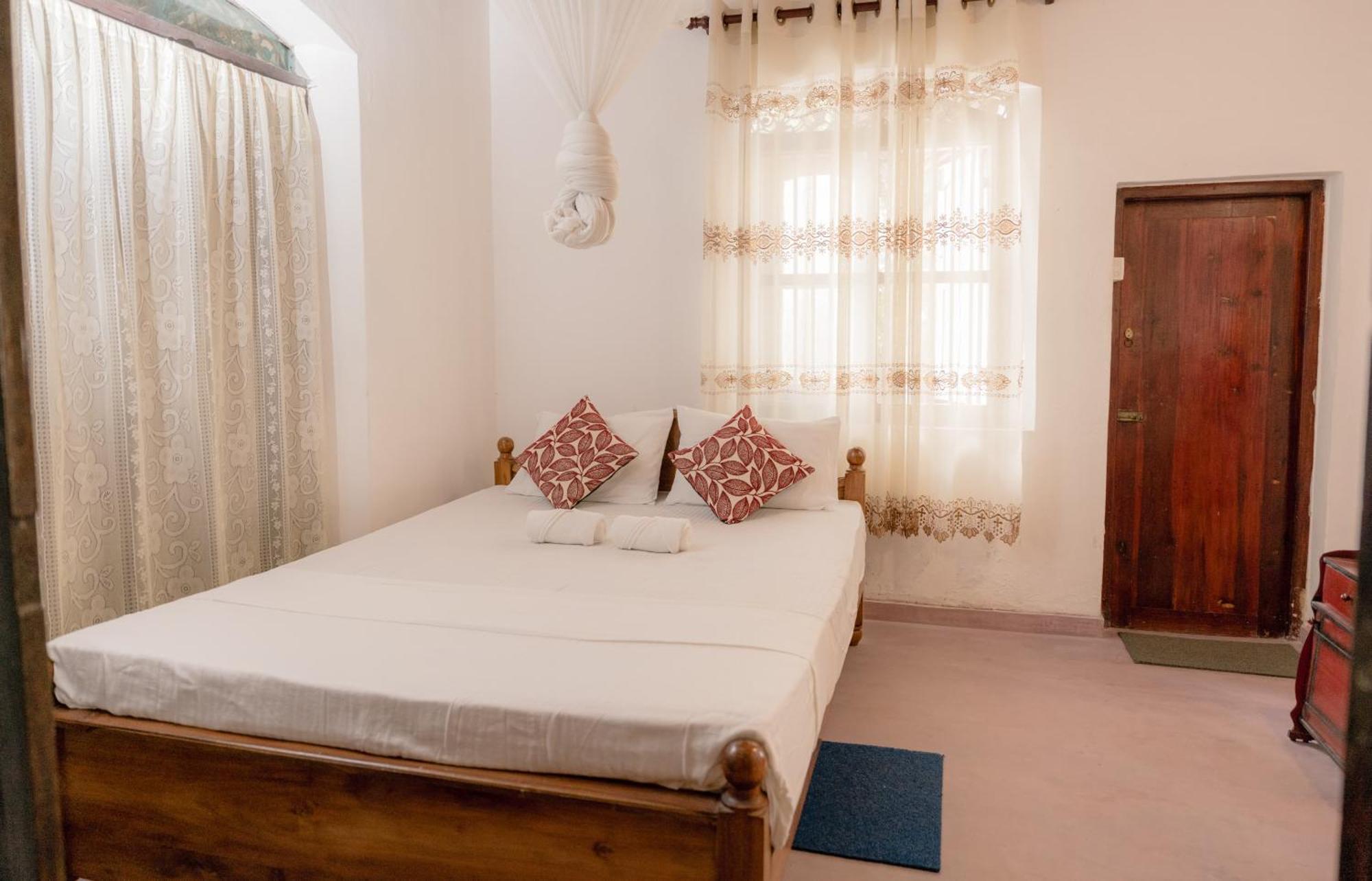 Colonial Bungalow Тангале Екстериор снимка