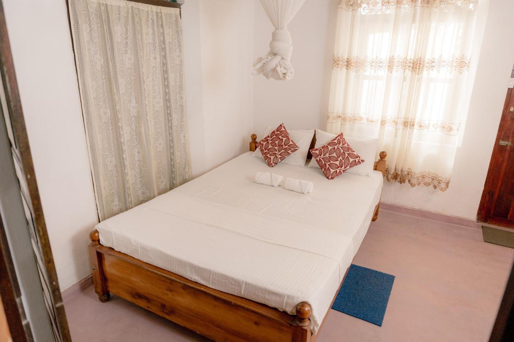 Colonial Bungalow Тангале Екстериор снимка