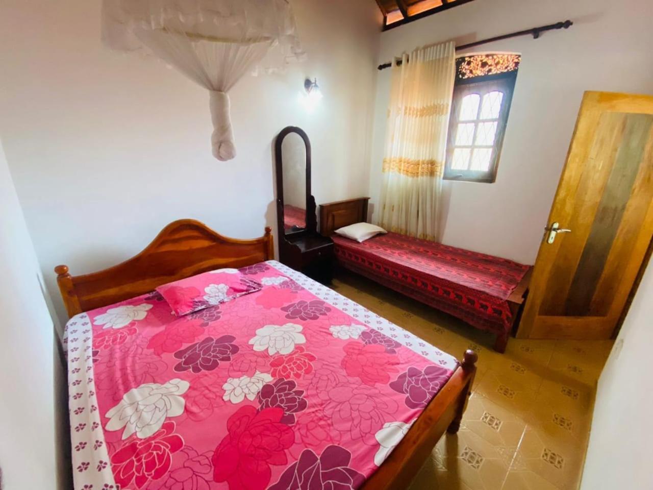 Colonial Bungalow Тангале Екстериор снимка