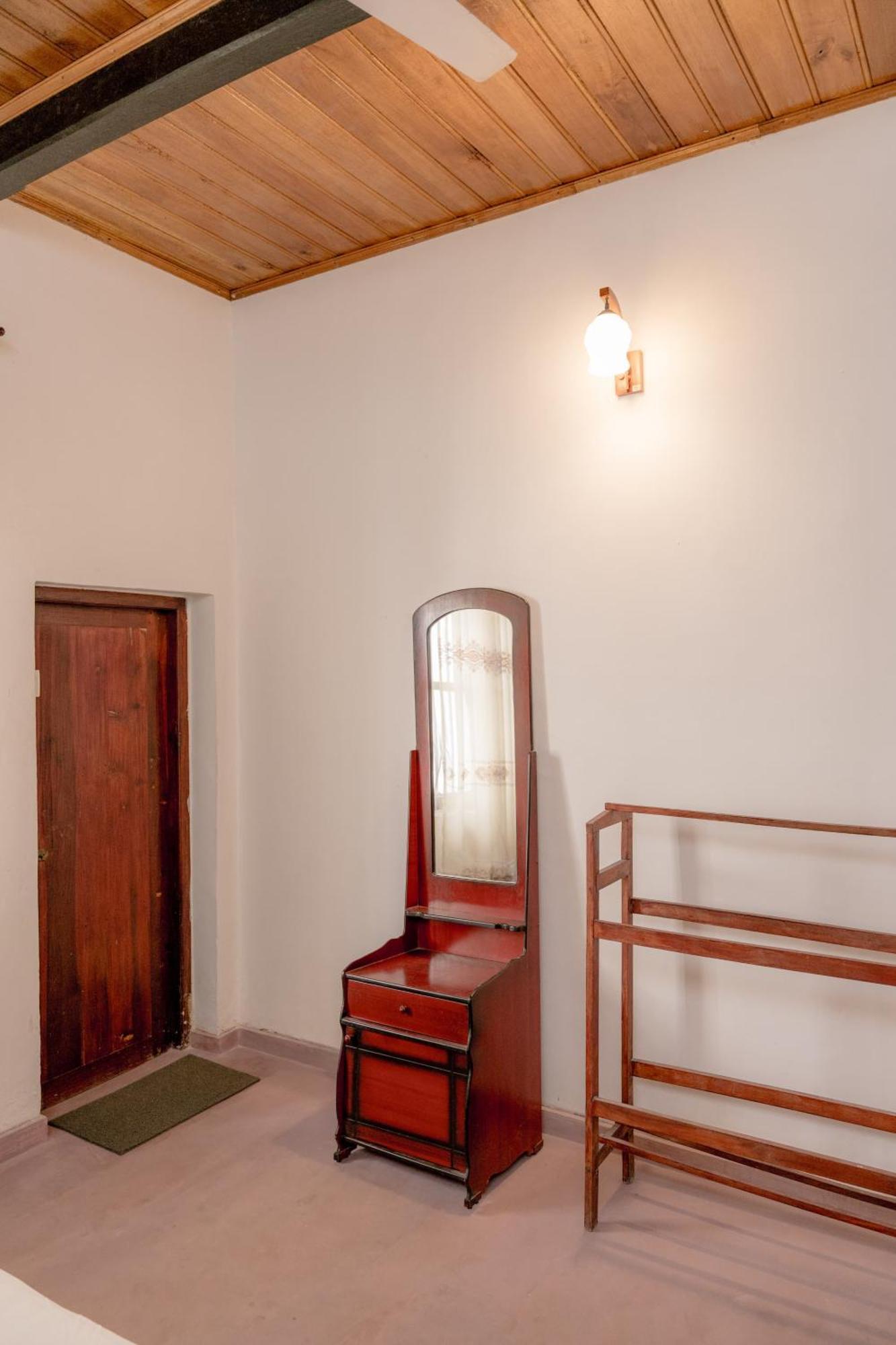Colonial Bungalow Тангале Екстериор снимка