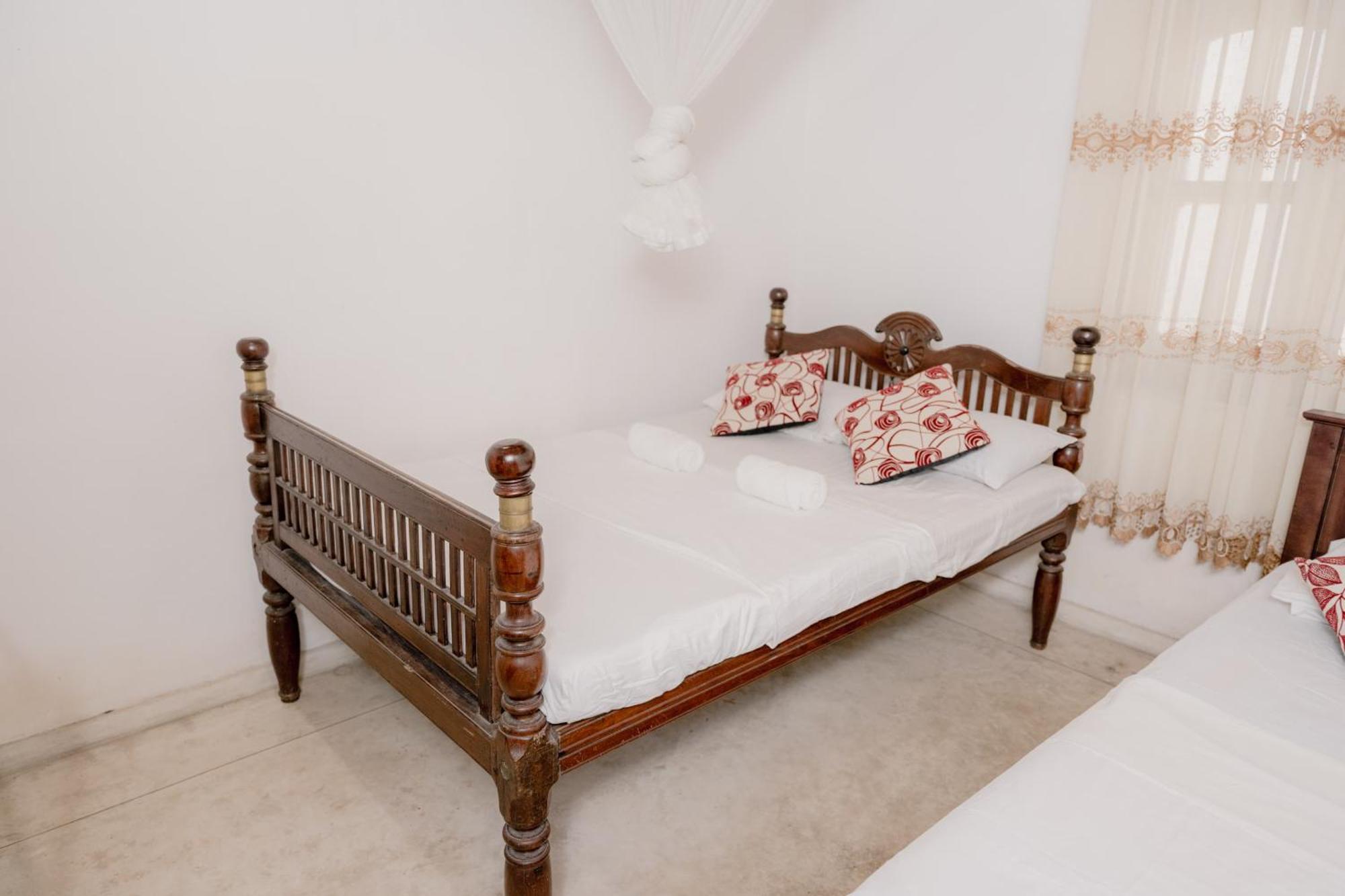 Colonial Bungalow Тангале Екстериор снимка
