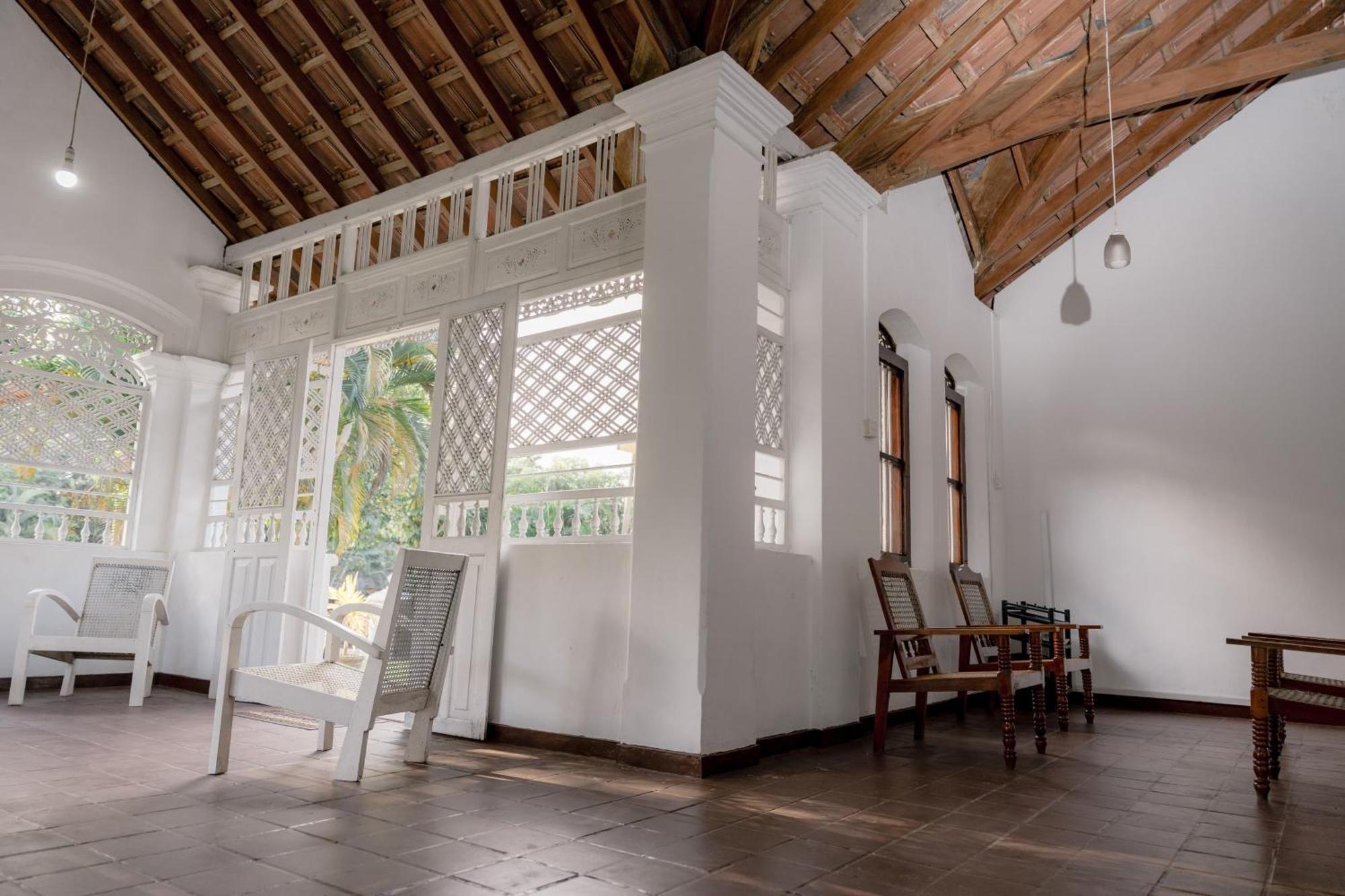 Colonial Bungalow Тангале Екстериор снимка
