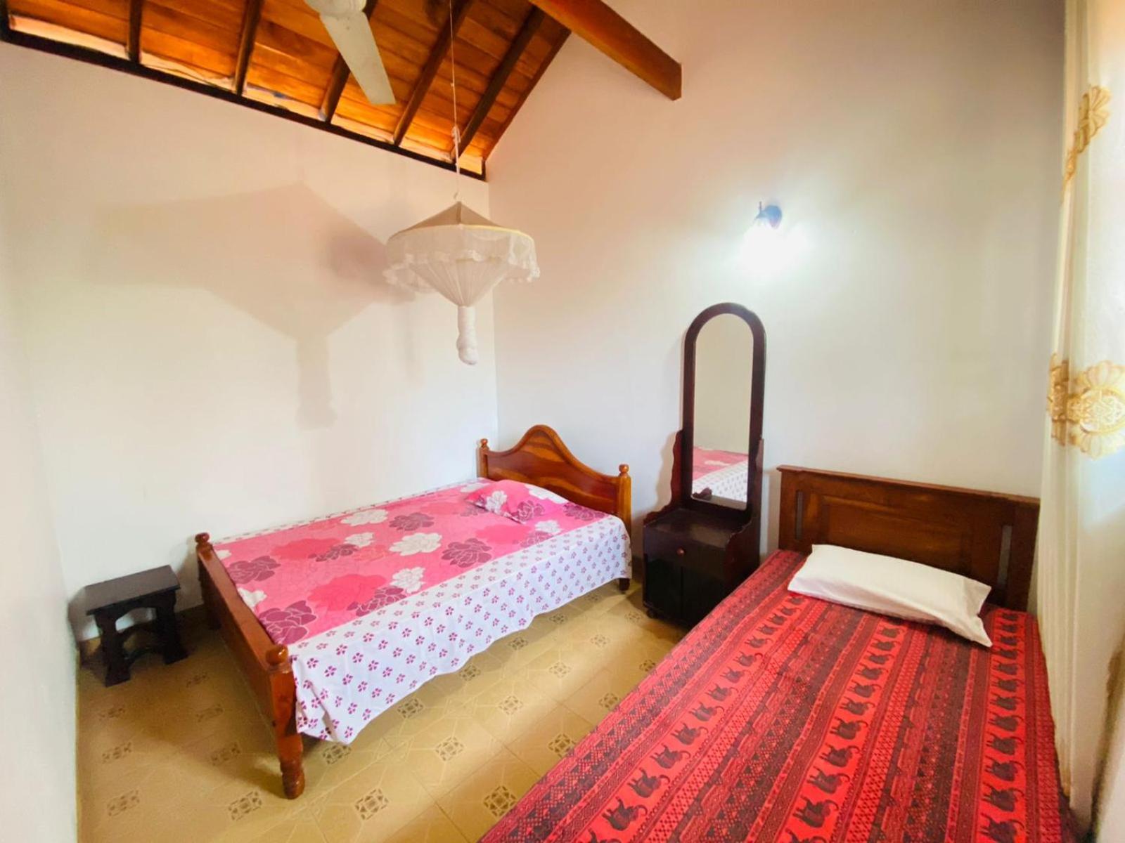 Colonial Bungalow Тангале Екстериор снимка