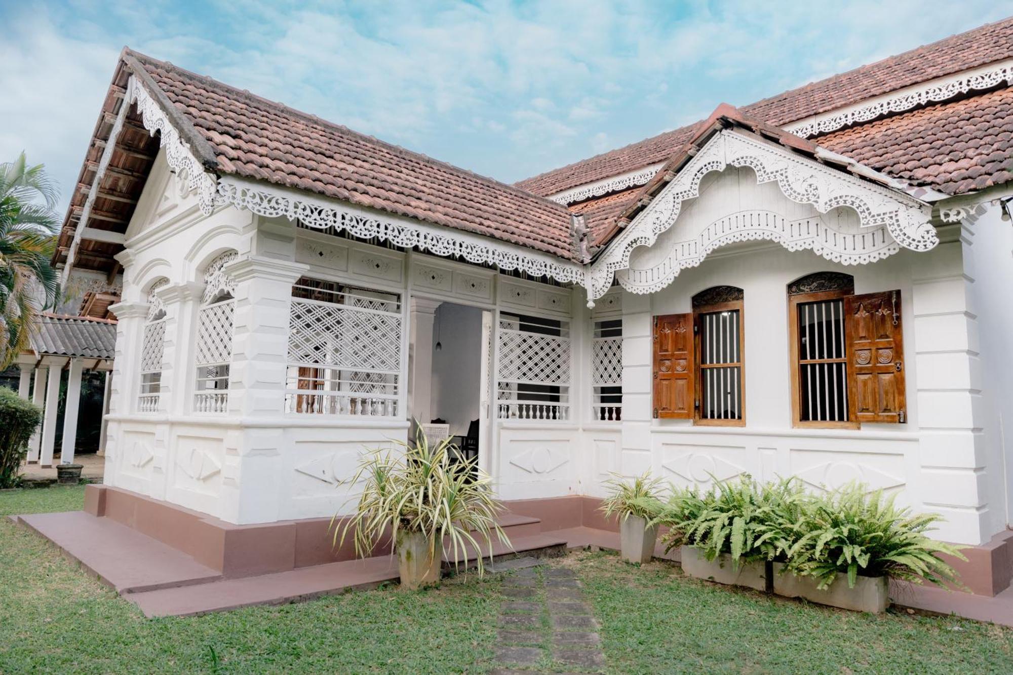Colonial Bungalow Тангале Екстериор снимка