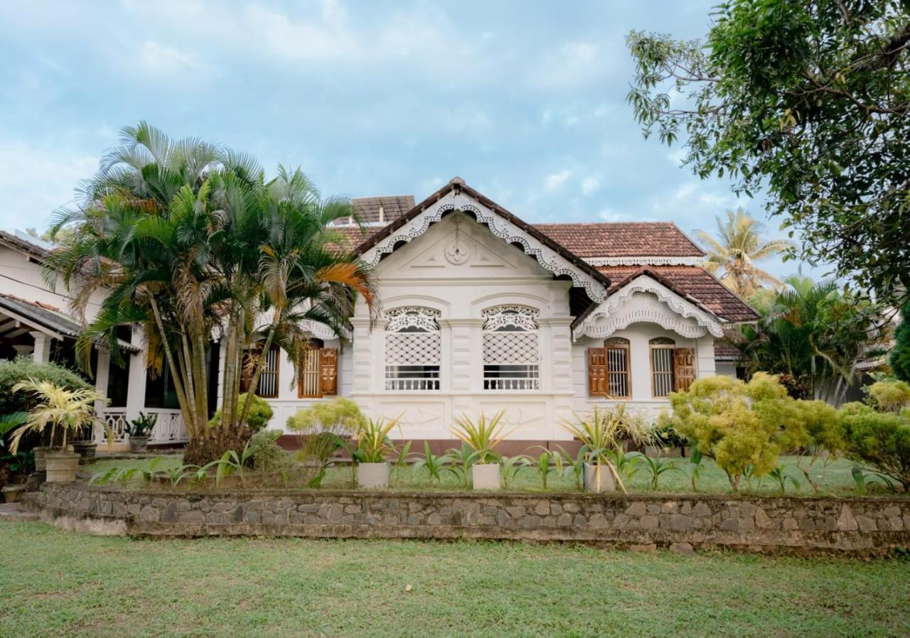 Colonial Bungalow Тангале Екстериор снимка